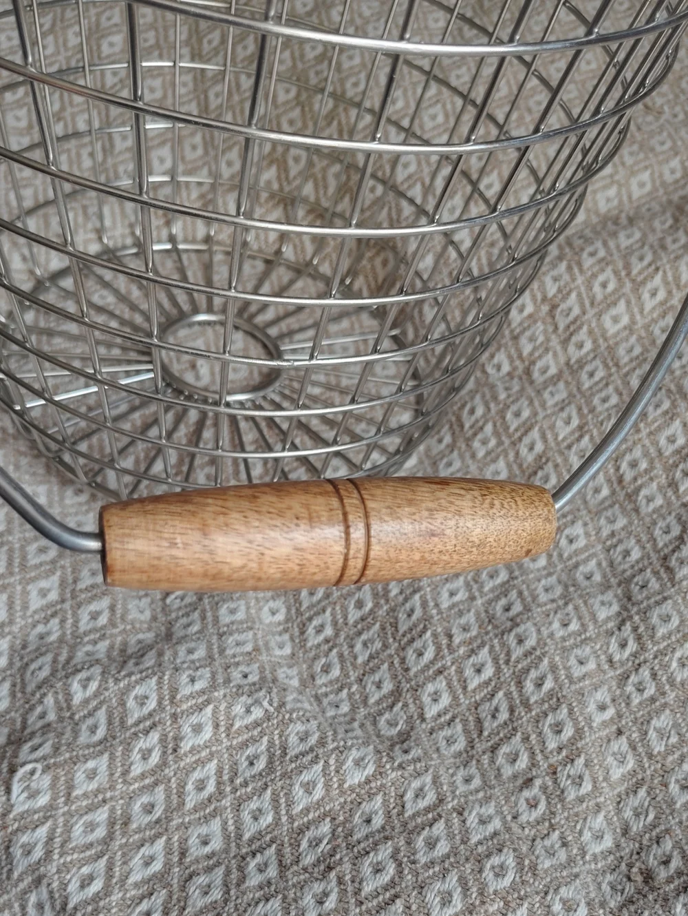 Large Metal Wire Storage Basket with Wooden Handle
